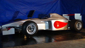 Formule 1 simulátor stříbrná